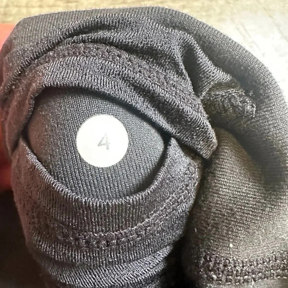 Lululemon Clam Digger Leggings with Cross Waist Size 4 - Picture 2 of 5